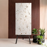 أسود لامع