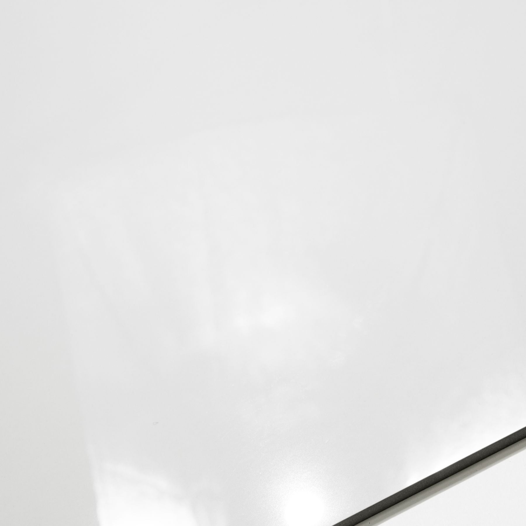 Robinson White 80x160cm glossy porcelain tile, 09mm thick with a refined white finish. Sleek and durable, perfect for bright and modern interiors.