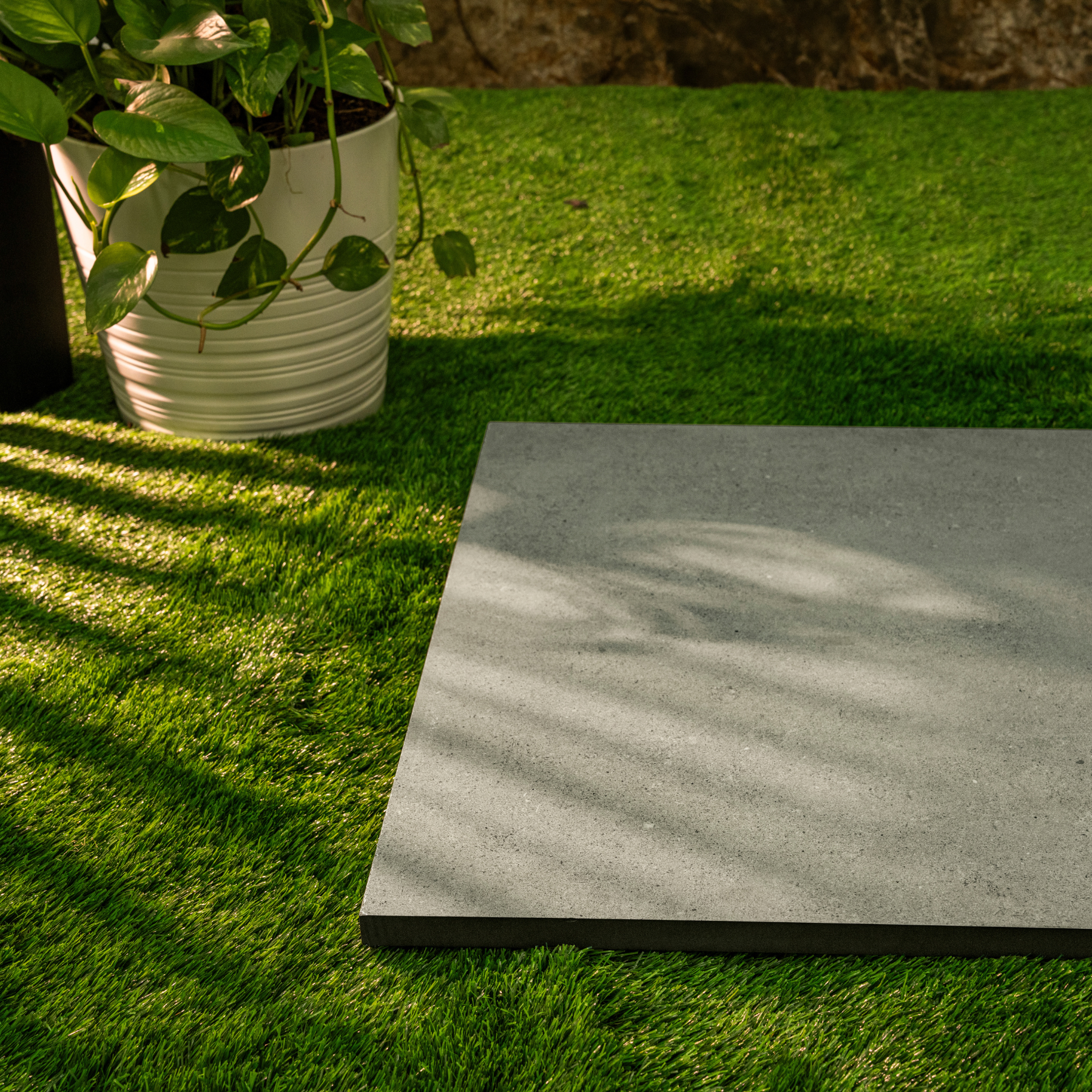 Urban Stone Gris porcelain tile 60x120cm 2mm thickness, grey stone look design, durable porcelain tile for modern floors and walls.